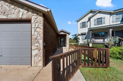 8 Hunters Creek Drive, House other with 2 bedrooms, 1 bathrooms and null parking in Huntsville TX | Image 2