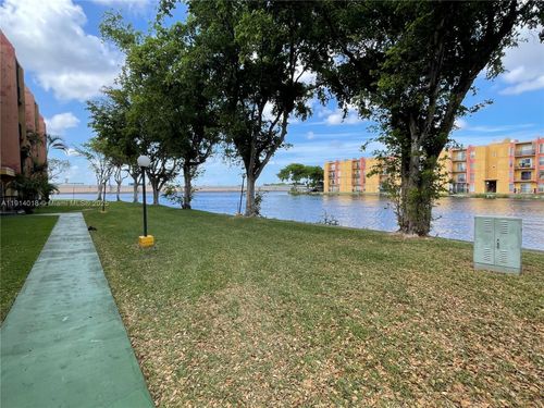 11-4719 Nw 7th St, Miami, FL, 33126-2262 | Card Image