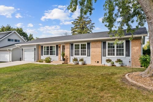 15 Lancaster Ave, Elk Grove Village, IL, 60007-3922 | Card Image