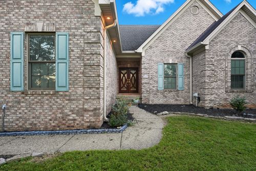 8606 Binnacle Ct, Louisville, KY, 40220-5407 | Card Image