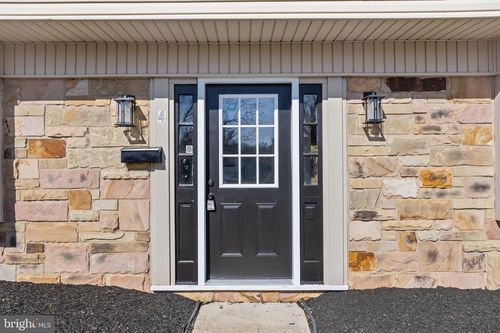 4 Traynor Ln, Willingboro, NJ, 08046-3805 | Card Image