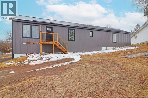 33 Queen St, Minto, NB, E4B3P2 | Card Image