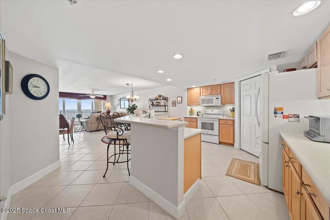 402 - 245 Highway A1a, Condo with 3 bedrooms, 3 bathrooms and null parking in Satellite Beach FL | Image 5