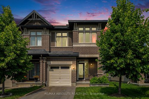 560 Triangle St, Stittsville, ON, K2V0M5 | Card Image