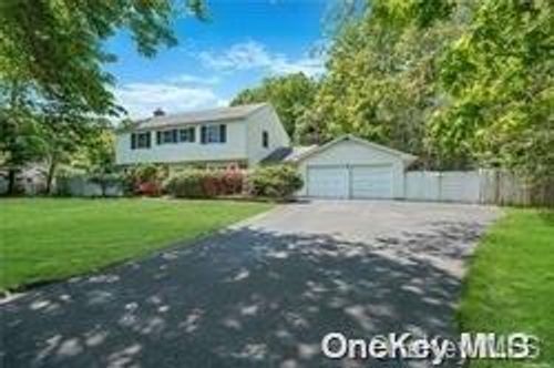 16 Seabrook Ln, Stony Brook, NY, 11790-3328 | Card Image