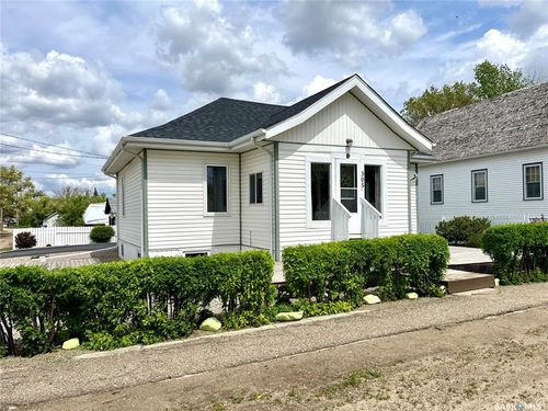 305 1 Ave E, Kyle, SK, S0L1T0 | Card Image