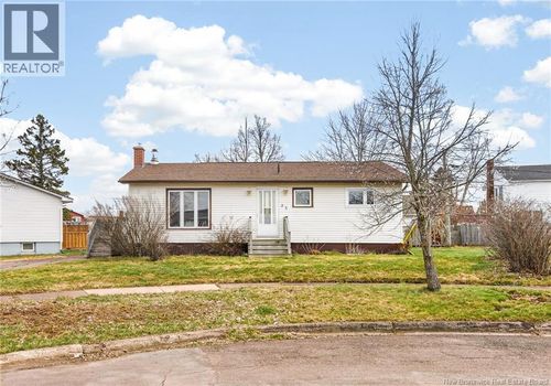 35 Queen Mary Cres, Moncton, NB, E1A3P7 | Card Image