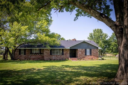 713 Little Flower Ln, Stigler, OK, 74462-2693 | Card Image