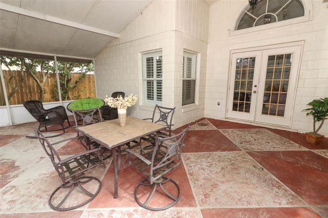 Screened Patio-perfect size for entertaining | Image 28