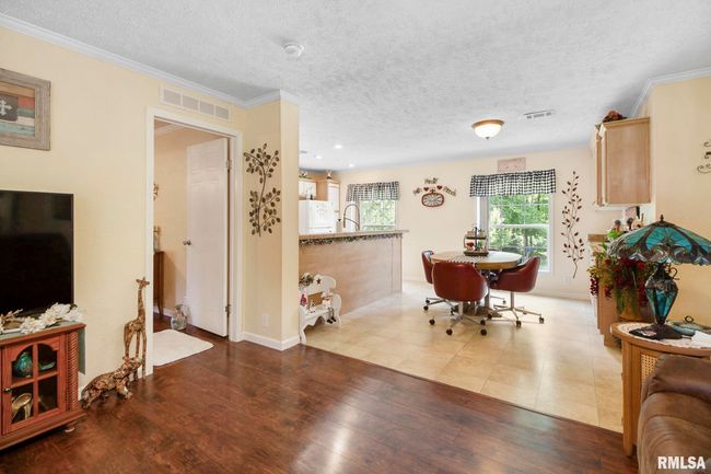 205 Sassie Ln, House other with 3 bedrooms, 2 bathrooms and null parking in Herrin IL | Image 6