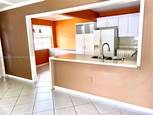 201-10a-464 Ne 210th Circle Ter, Miami, FL, 33179-5237 | Card Image