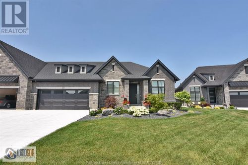 300 Xavier Circle, Lakeshore, ON, N8N3T2 | Card Image