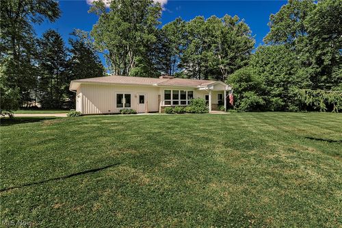 15880 Laurel Rd, Chagrin Falls, OH, 44022-3901 | Card Image