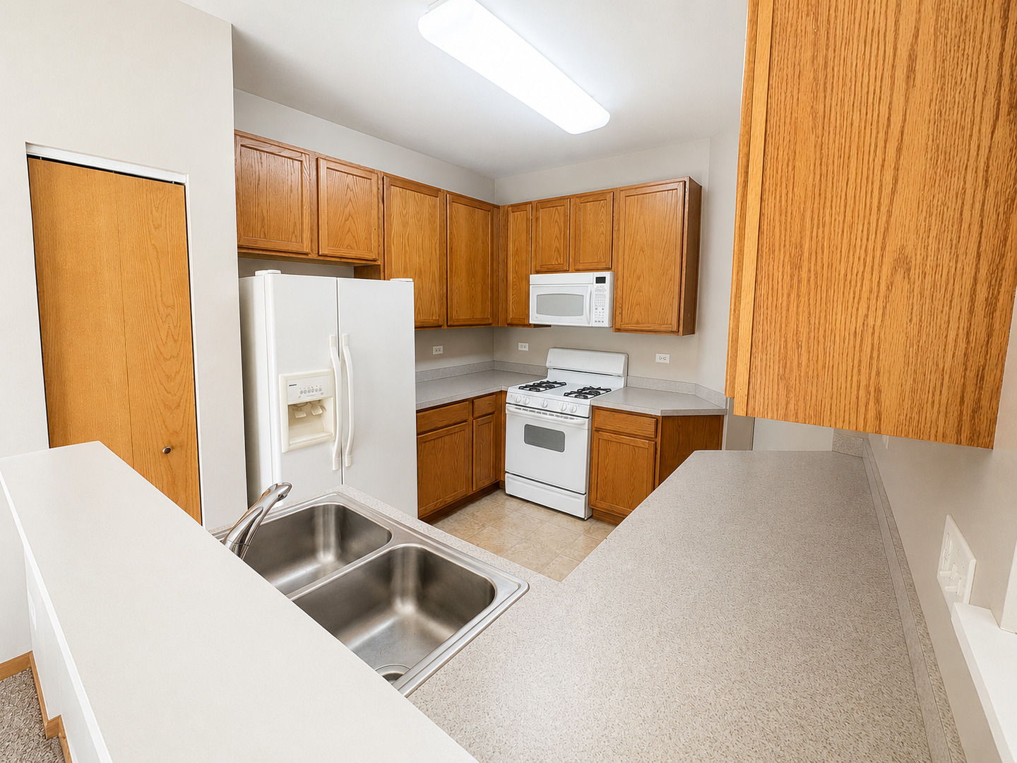 Residential Lease in Round Lake 3