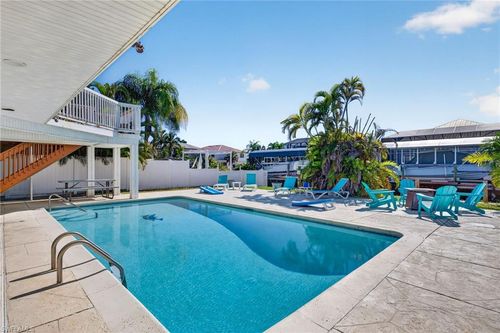 220 Curlew St, FORT MYERS BEACH, FL, 33931-4408 | Card Image