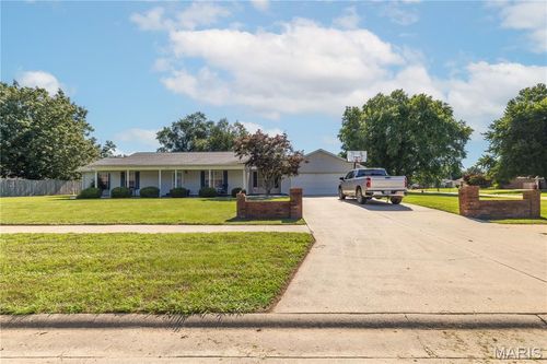 212 Foust Dr, Sikeston, MO, 63801-4910 | Card Image