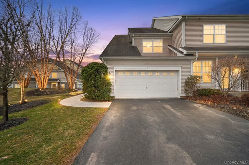 1 High Ridge Ln, Middletown, NY, 10940-2672 | Card Image