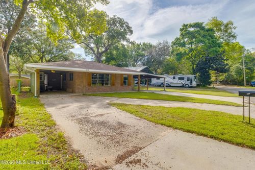 416 Beverly Dr, Biloxi, MS, 39530-1610 | Card Image