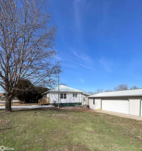 106 N Center St, Toledo, IA, 52342-1802 | Card Image