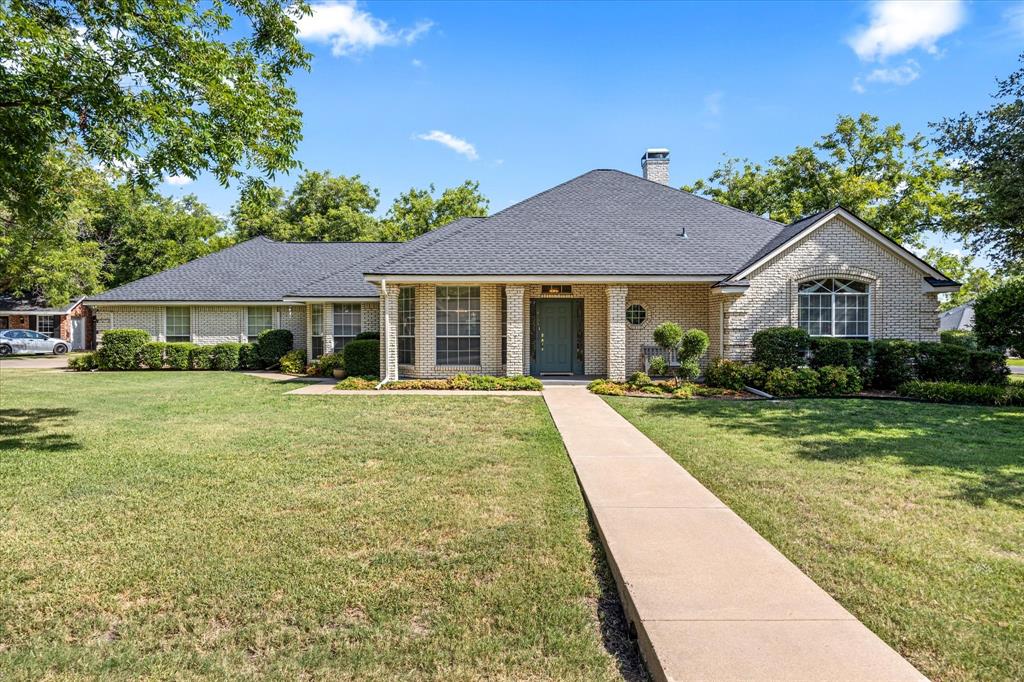Bontura Ct, Granbury, TX 76049