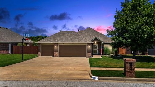 13037 N 124th East Pl, Collinsville, OK, 74021-7174 | Card Image