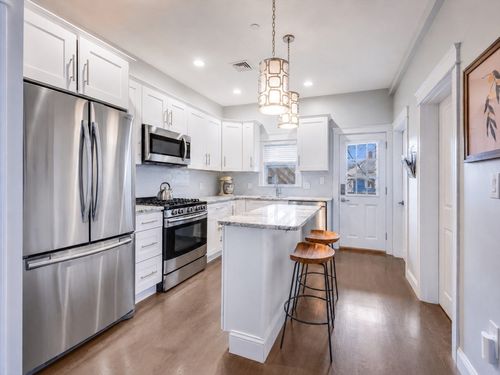 2r-21 Whitney Ave, Beverly, MA, 01915-3464 | Card Image