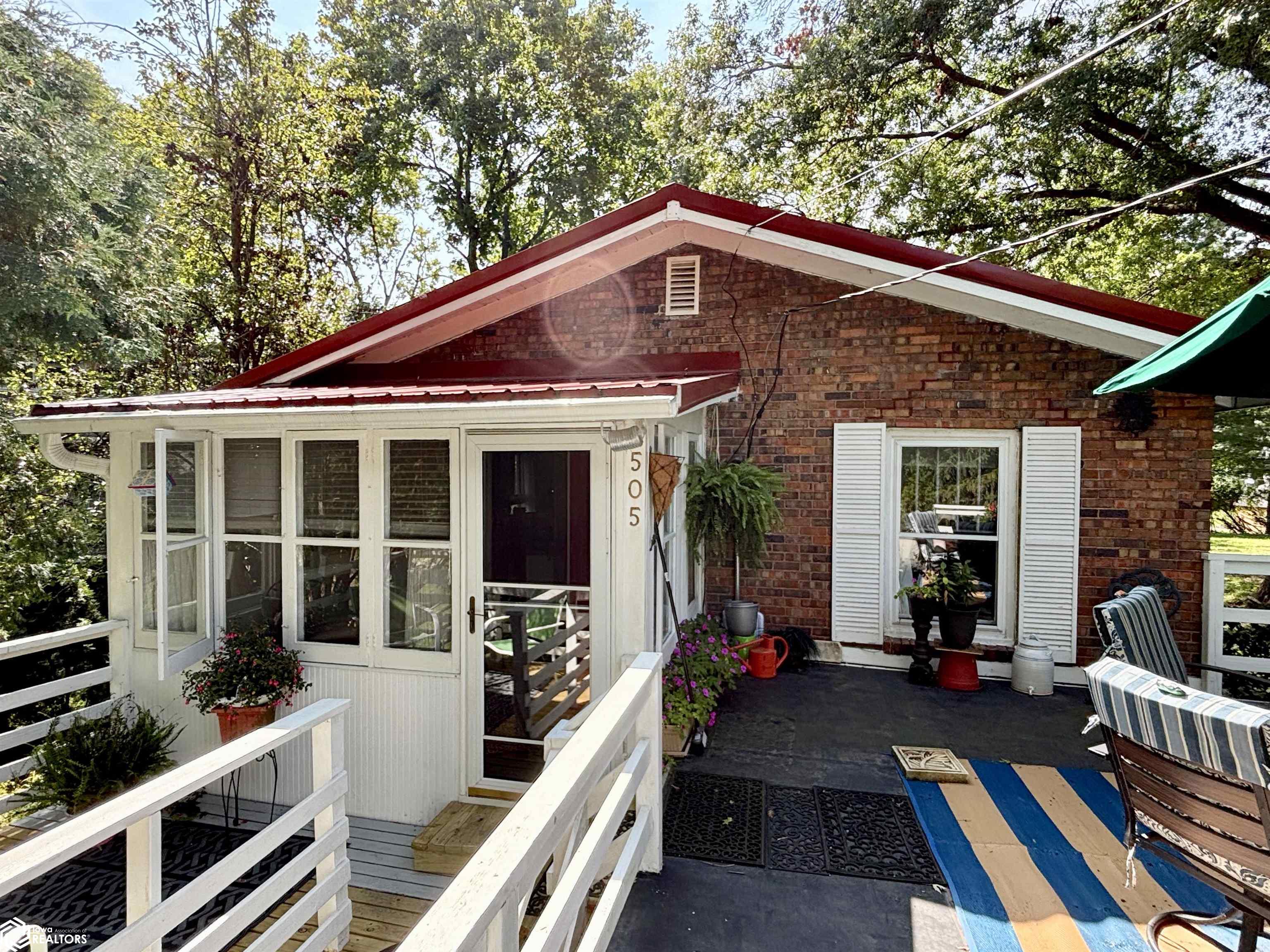 Jefferson Ave, Fairfield, IA 52556