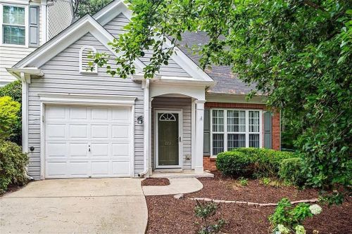 223 Kenninghall Lane Se, Smyrna, GA, 30082 | Card Image