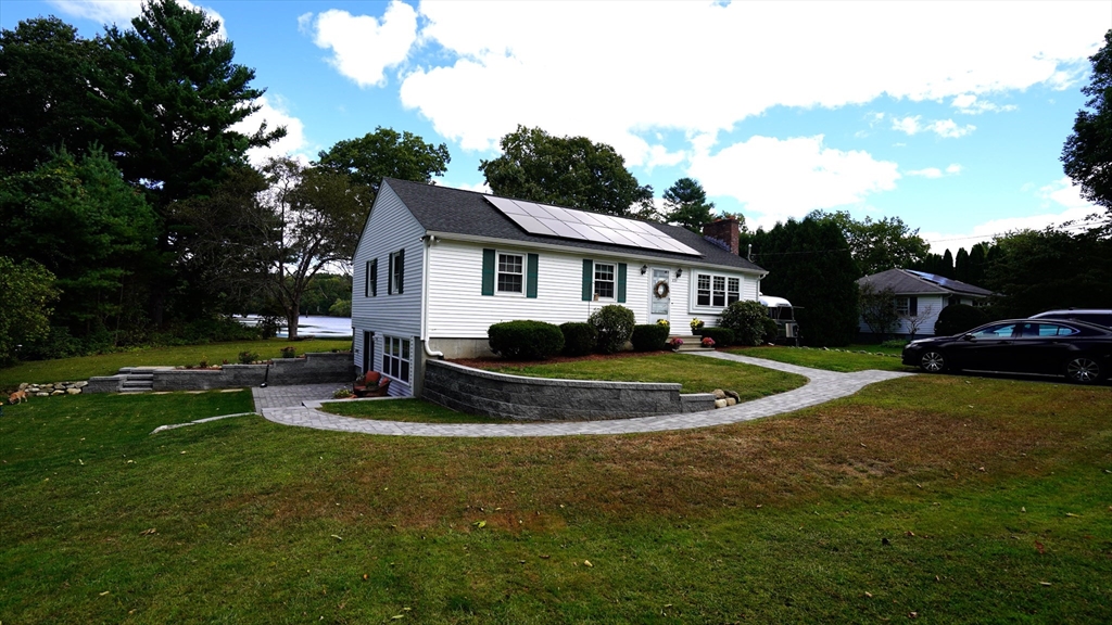 Pleasant St, Rochdale, MA 01542