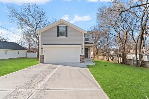 3611 82nd St, Kansas City, MO, 64119-4414 | Card Image