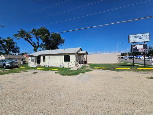 406 W Church St, Carlsbad, NM, 88220-5133 | Card Image