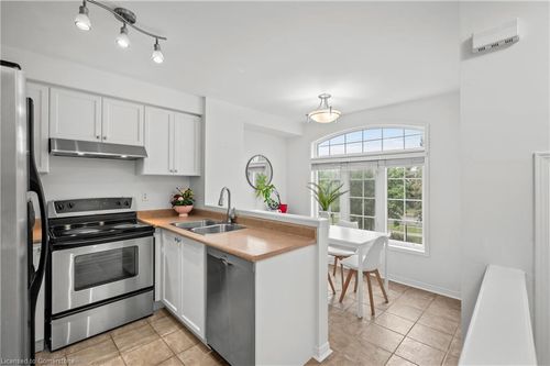 3301 Redpath Cir, Mississauga, ON, L5N8R3 | Card Image