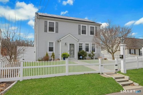 18 Chester St, Norwalk, CT, 06850-2537 | Card Image