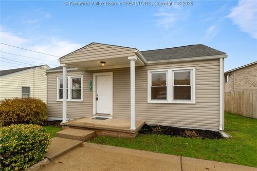 1320 E Pea Ridge Rd, Huntington, WV, 25705-7682 | Card Image