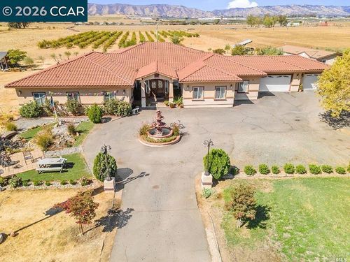 8495 Freedom Ln, Winters, CA, 95694-9681 | Card Image