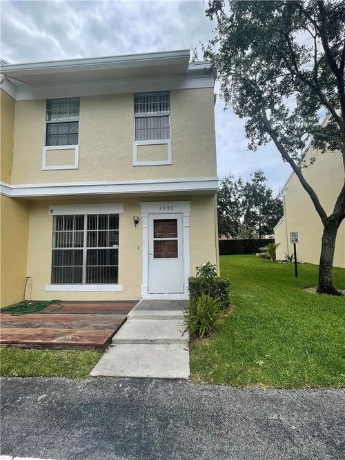 2896-2896 S Edgehill Ln, Hollywood, FL, 33026-3773 | Card Image