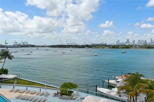 528-1200 W Ave 528, Miami Beach, FL, 33139 | Card Image