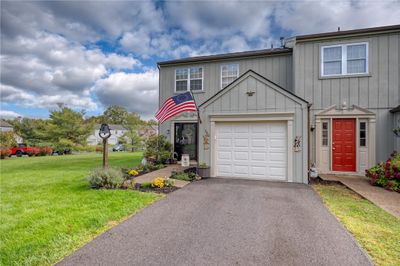 560 Brandywine Drive, Townhouse with 3 bedrooms, 1 bathrooms and 1 parking in Cranberry Twp PA | Image 1