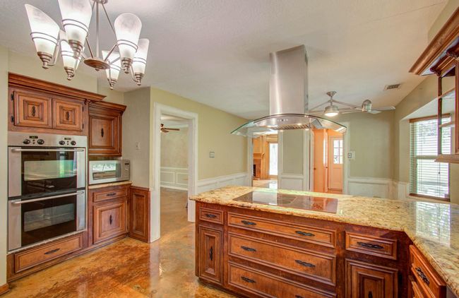 Double ovens. | Image 22
