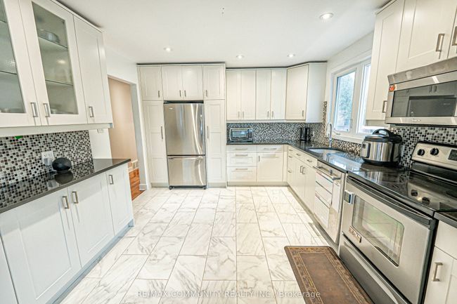 702 Castleguard Cres, House other with 4 bedrooms, 2 bathrooms and 4 parking in Burlington ON | Image 12