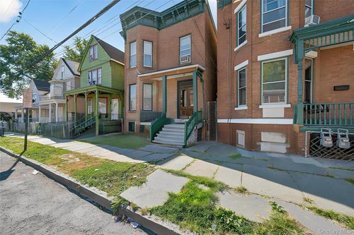 41 Carpenter Ave, Newburgh, NY, 12550-4810 | Card Image