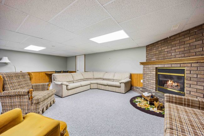 35 Frances Dr, House other with 6 bedrooms, 3 bathrooms and 4 parking in Forest ON | Image 26