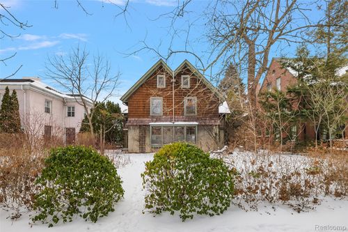 1444 Burns St, Detroit, MI, 48214-2807 | Card Image