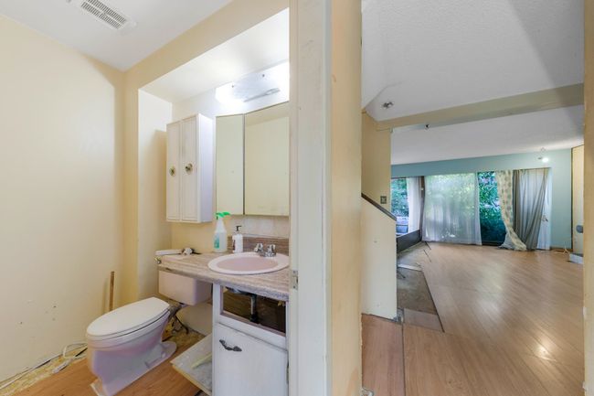 2984 Mira Place, Townhouse with 3 bedrooms, 1 bathrooms and 1 parking in Burnaby BC | Image 16