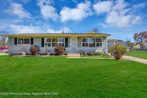 545 Windsor Avenue, Maple Shade, NJ, 08052 | Card Image