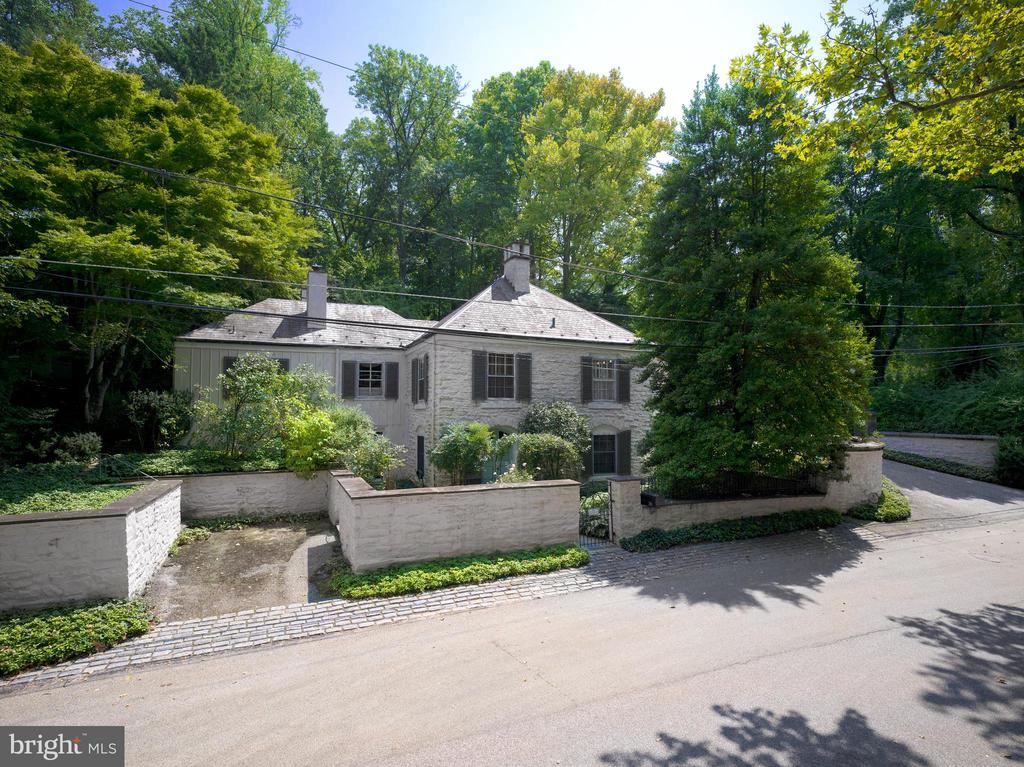 Avon Rd, Haverford, PA 19041
