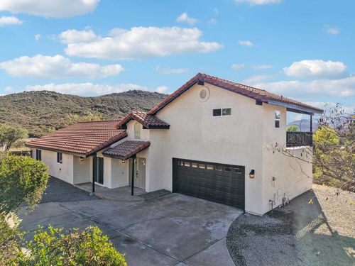 24485 Del Amo Rd, Ramona, CA, 92065-4080 | Card Image