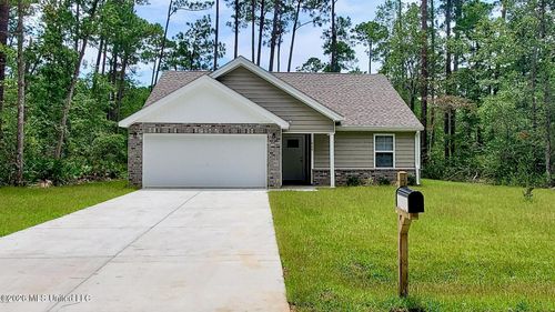 629 Oak St, Ocean Springs, MS, 39564-8929 | Card Image