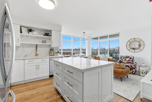 711-1600 Charles St, Whitby, ON, L1N0G4 | Card Image