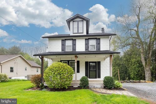 2063 Valley Rd, Parkesburg, PA, 19365-2140 | Card Image